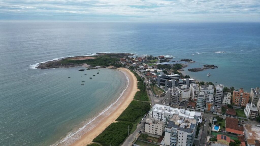 Como Ir à Praia de Guaibura em Guarapari e Onde Comer