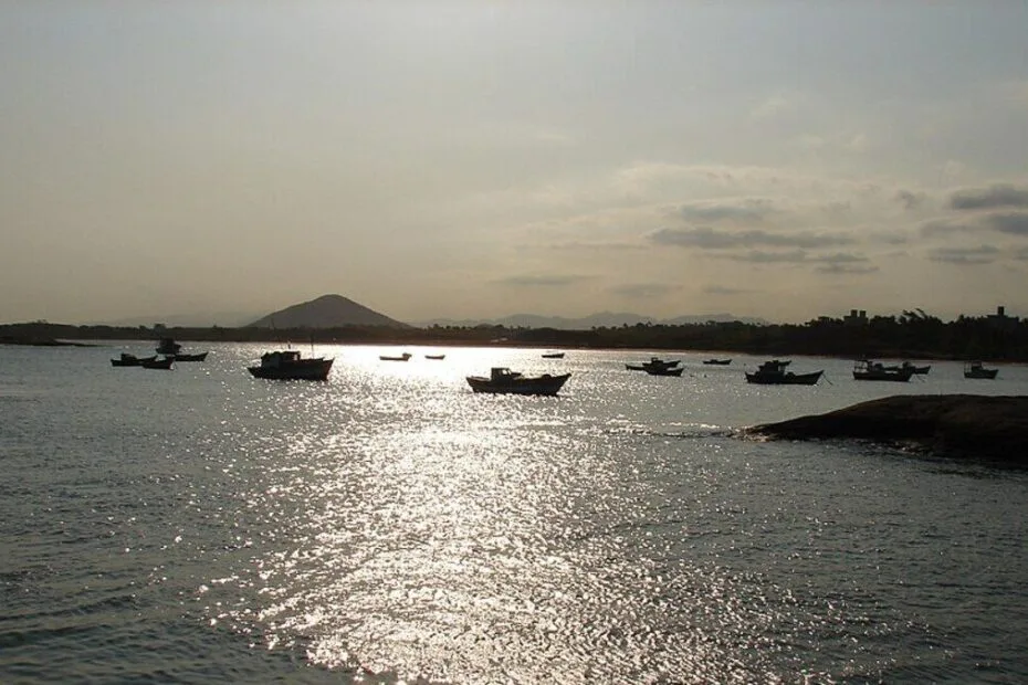 Foto reprodução da praia de meaipe por praias do ES